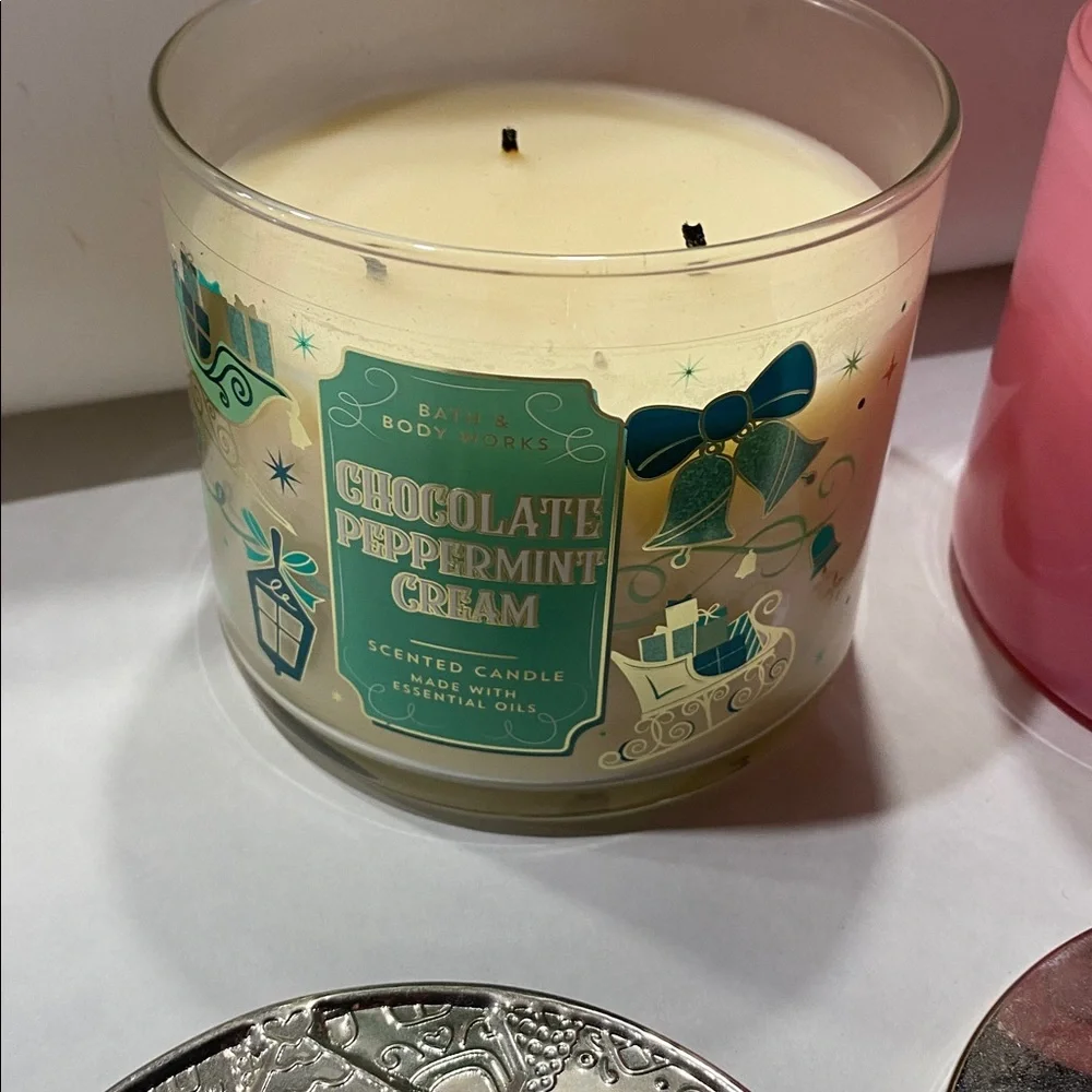 White Barn Candle Duo chocolate peppermint cream & strawberry poundcake used